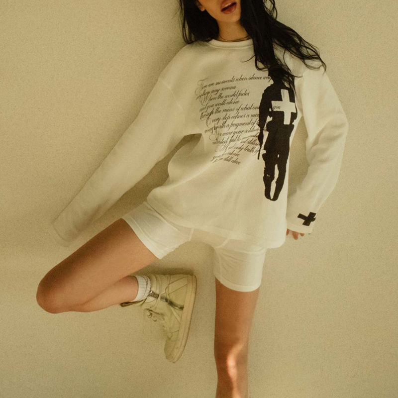 Street Fashion Vintage - แฟชั่นฮาราจูกุ เทรนด์สตรีทฤดูใบไม้ร่วง เสื้อยืดคอกลมพิมพ์ลายวินเทจ