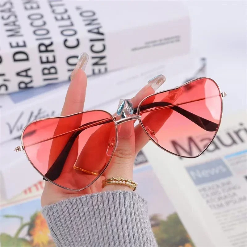 แว่นกันแดดทรงหัวใจโลหะ แฟชั่นว - Street Fashion Vintage บทวิจารณ์และราคา